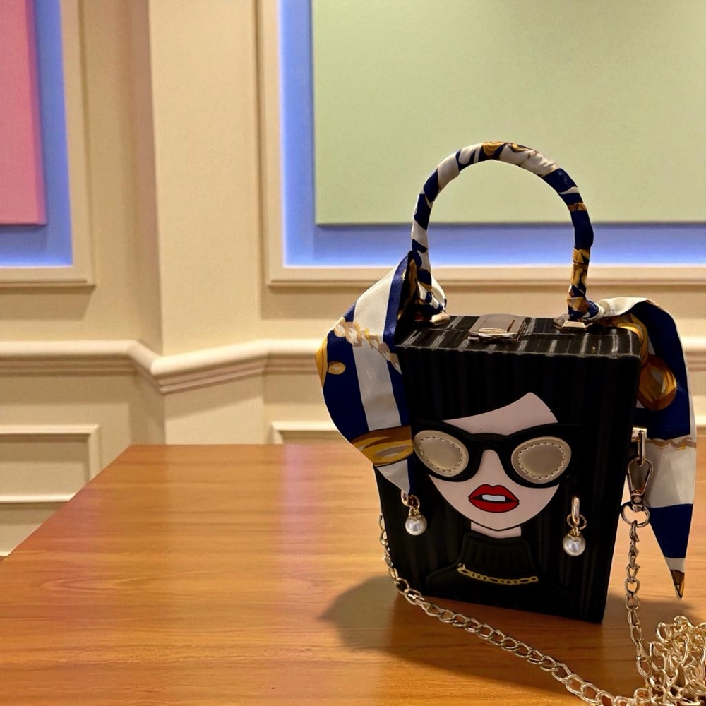 Novelty Crossbody/Shoulder Bag Statement Piece - Picture 4 of 9